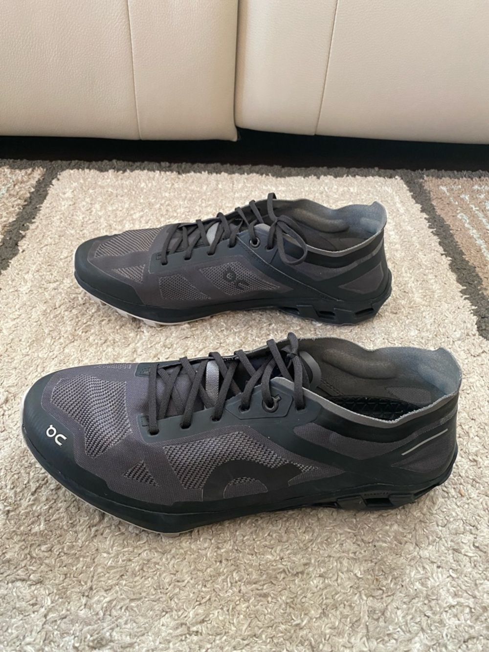 On Clouds Helion Missiongrip lace up sneakers men’s size 10